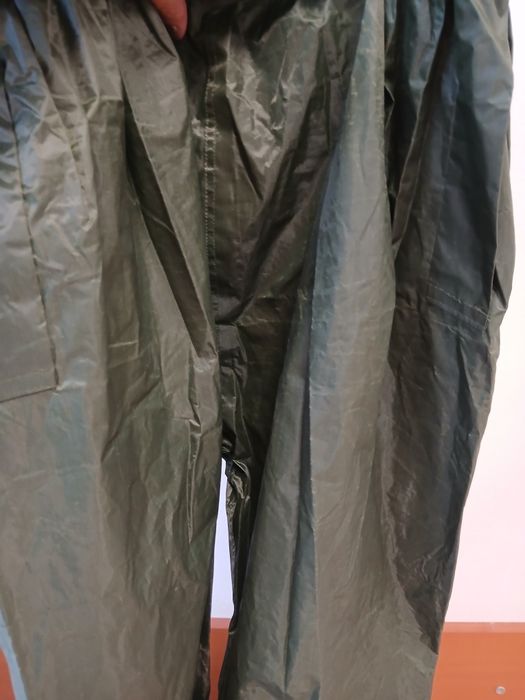 Непромокаеми панталони подходящи и за риболов