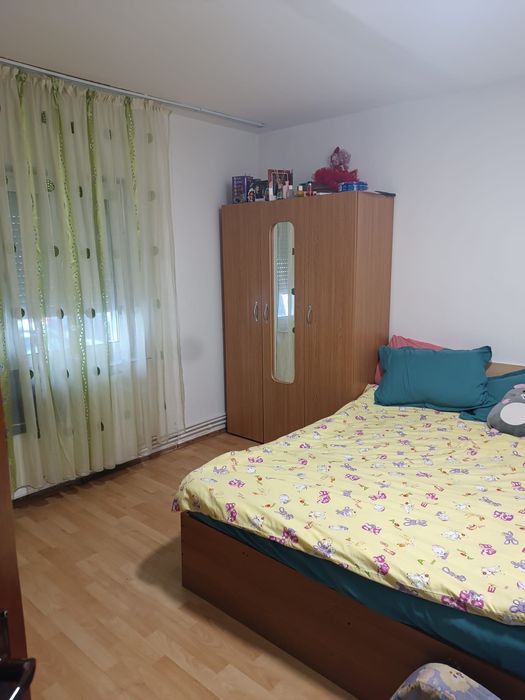 Se vinde apartament 2 camere decomandat parter
