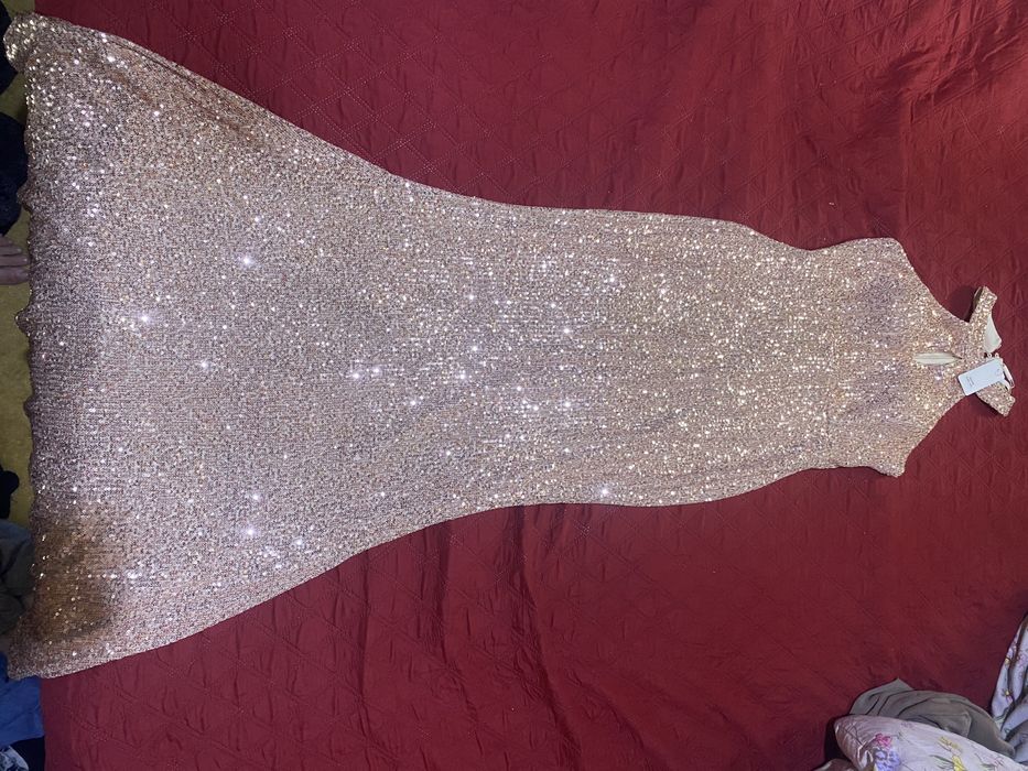 Vand rochie superba pentru orice eveniment marime universala