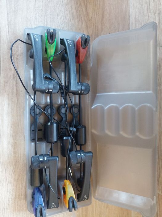 4+1 avertizori fox mr+, 4 swingere fox mk2 illuminated, 4 snag ears fox