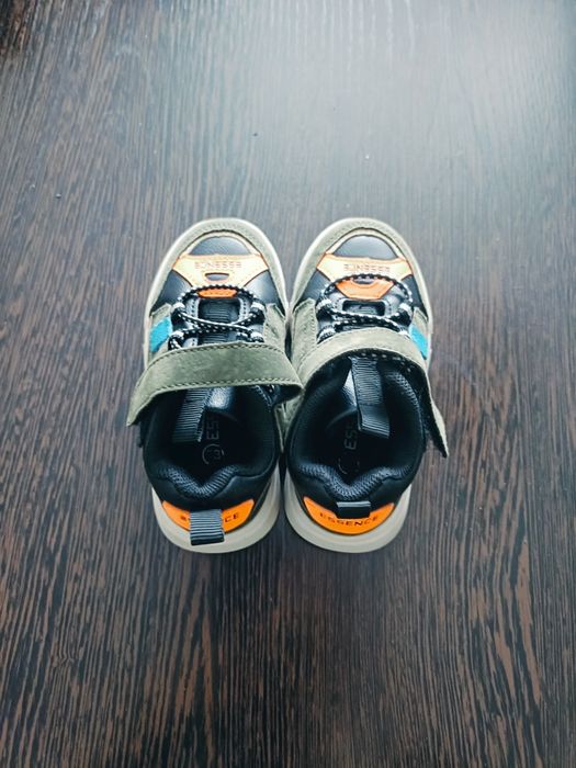 Продам кросовки для мальчика