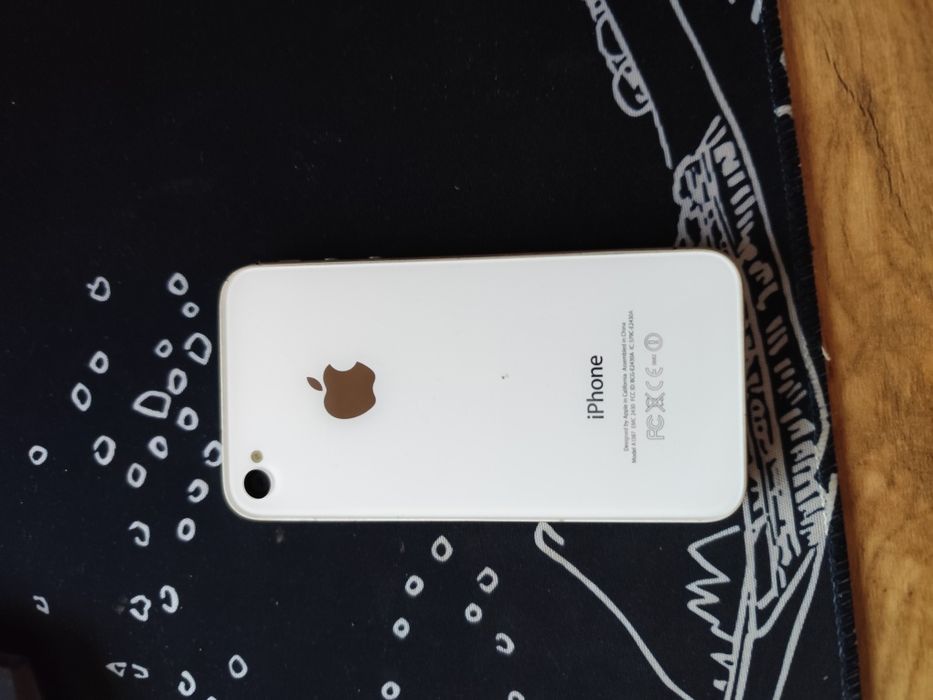 Айфон 4s  на 16гб