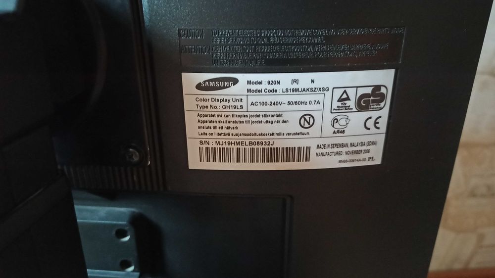 Монитор samsung 920vn на спец подставке 19".