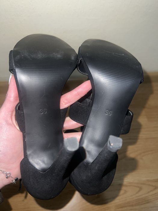 Черни токчета от велур, нови, номер 36