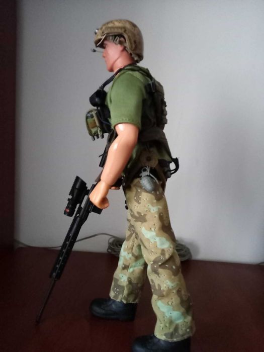 figurina action figure 30cm 1/6 soldat cu casca pusca luneta pistol