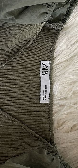 ZARA топ с ефектни буфан ръкави
