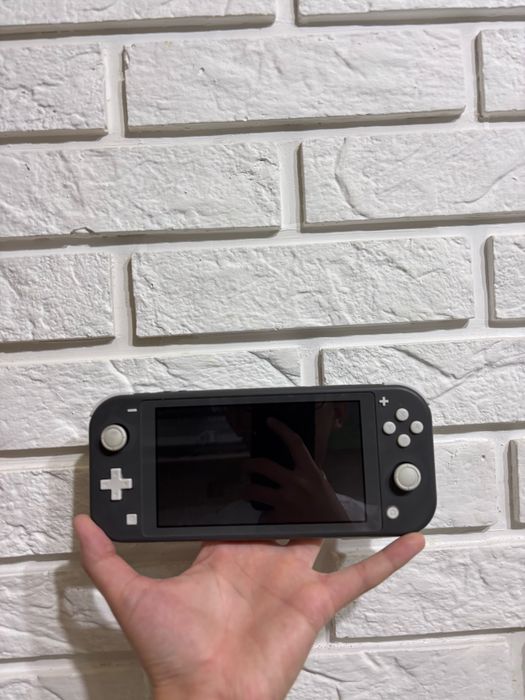 Nintendo Switch Lite продам обмен