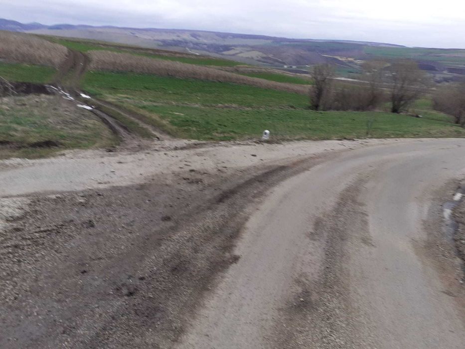 Vand 3000 mp teren extravilan cu drum de acces  Comuna Ciurila