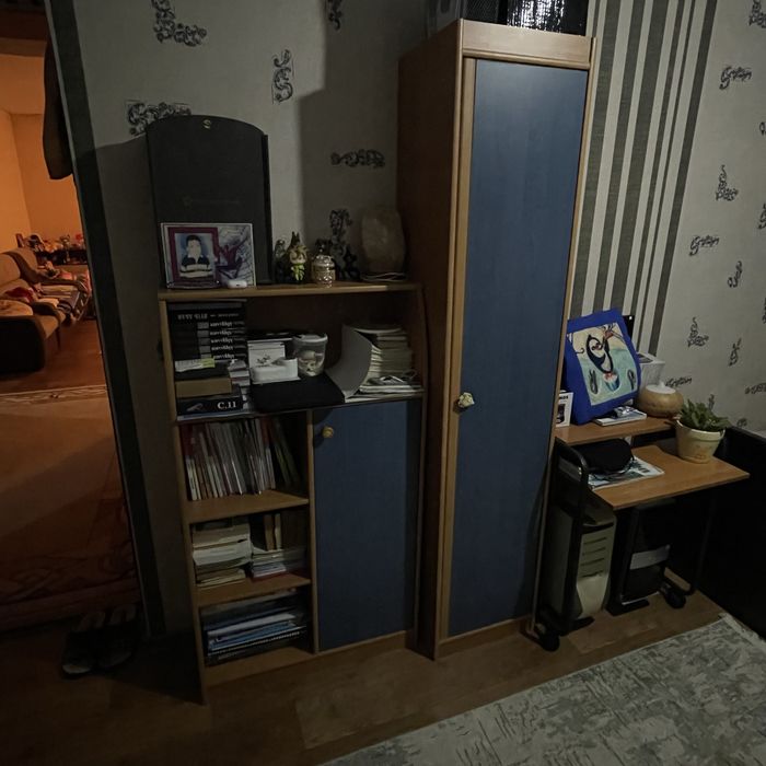 Тумбочка и шкаф для вещей