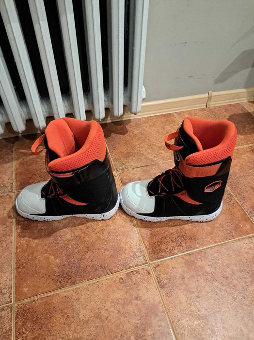 Детски сноуборд обувки и автомати