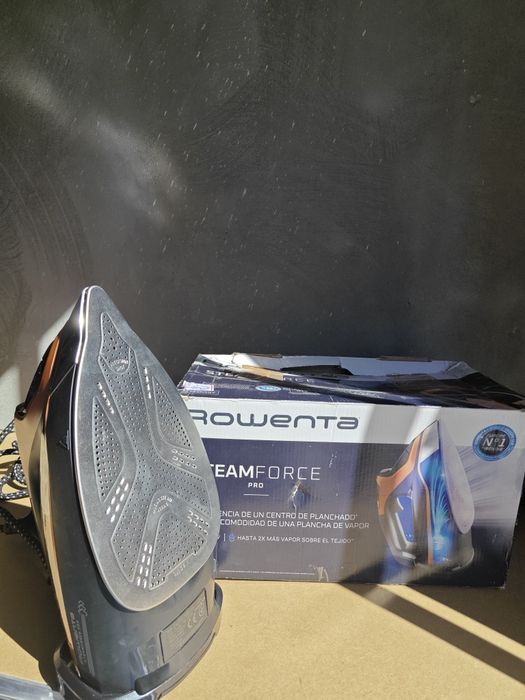 Професионална парна ютия Rowenta Steamforce Pro 3200W – КАТО НОВА!