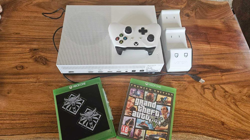 Xbox One S 1TB – Отлично състояние + Игри и Контролер