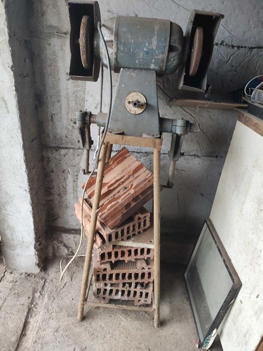 Polizor de banc pentru ascuțire,cu suport.