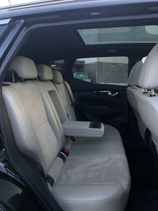 Nissan Qashqai 4x4 Tekna – 1,6 dci, camere 360°, piele crem cu alcantara