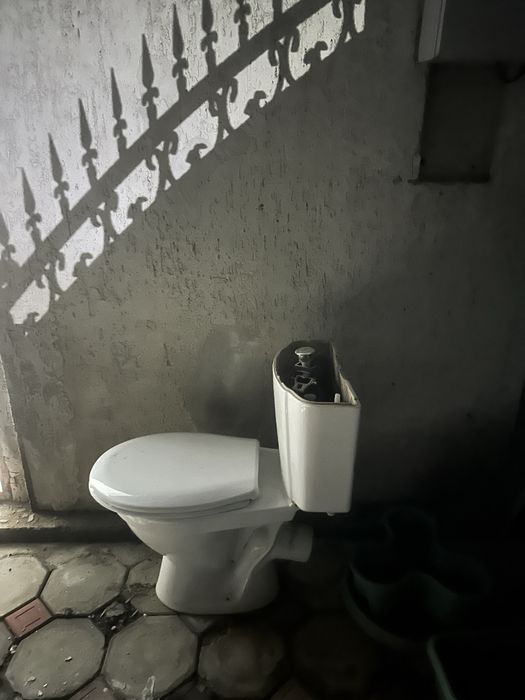 Продам унитаз в хорошом состояний