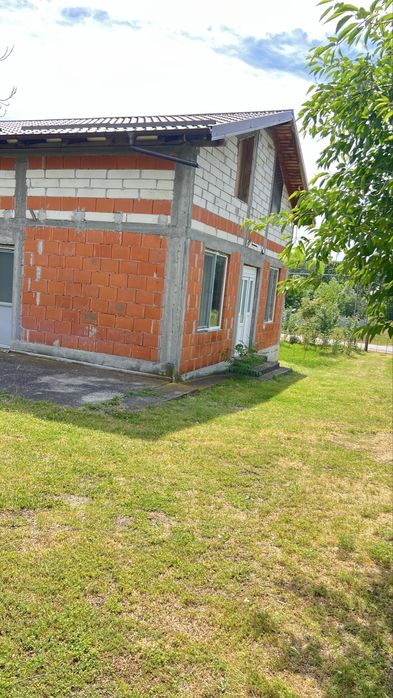 Vand casa P+M la rosu