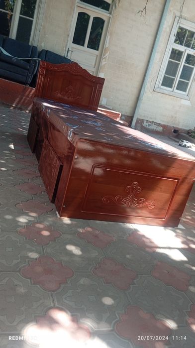 Divan  yakkalik.    .