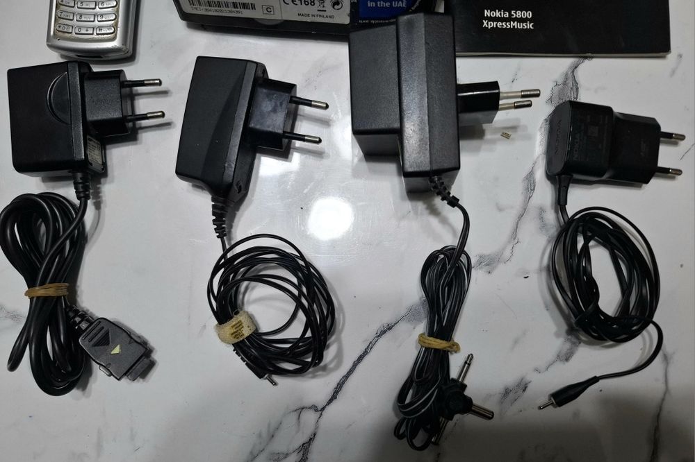 Телефоны NOKIA5800,SAMSUNG X100,Artel,на запчасти+зарядки+наушники.