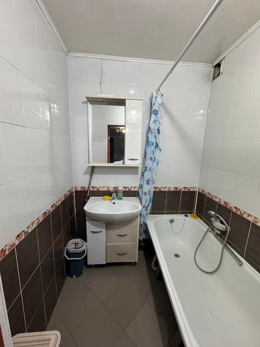 продается 2 комн кв р-н Строитель