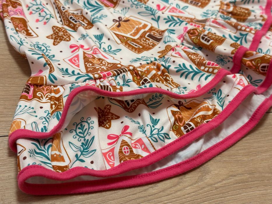 Приказна детска зимна рокля с невероятен принт