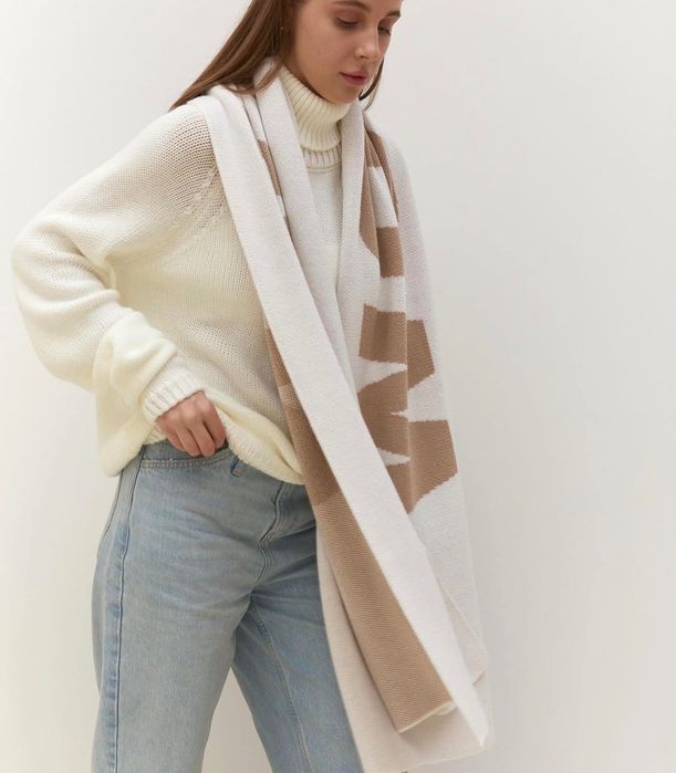 Нов млечен пуловер one size