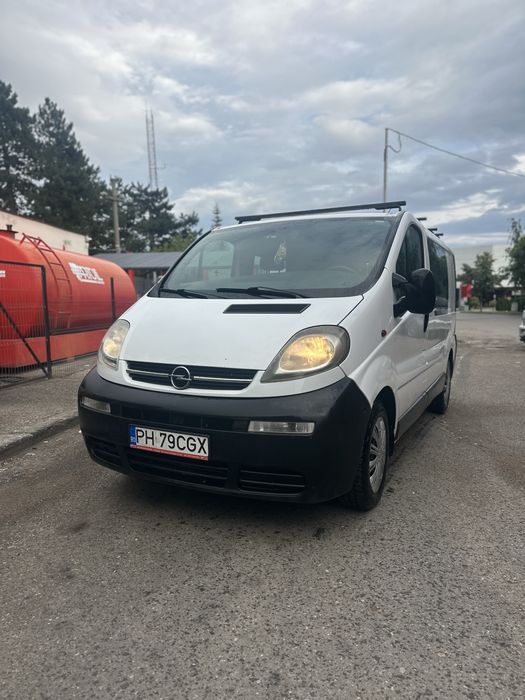 Vand opel vivaro, 6 locuri+marfă, 1.9tdci, 2005