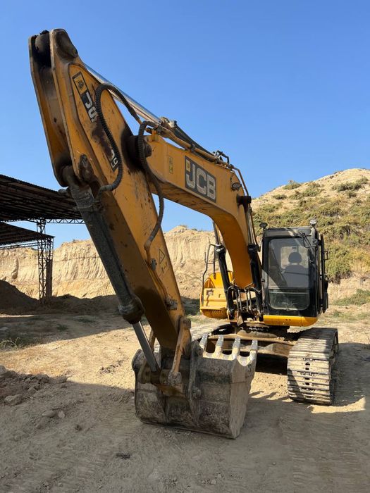 Ekskavatir sotiladi srochna kelishiladi xolati zor