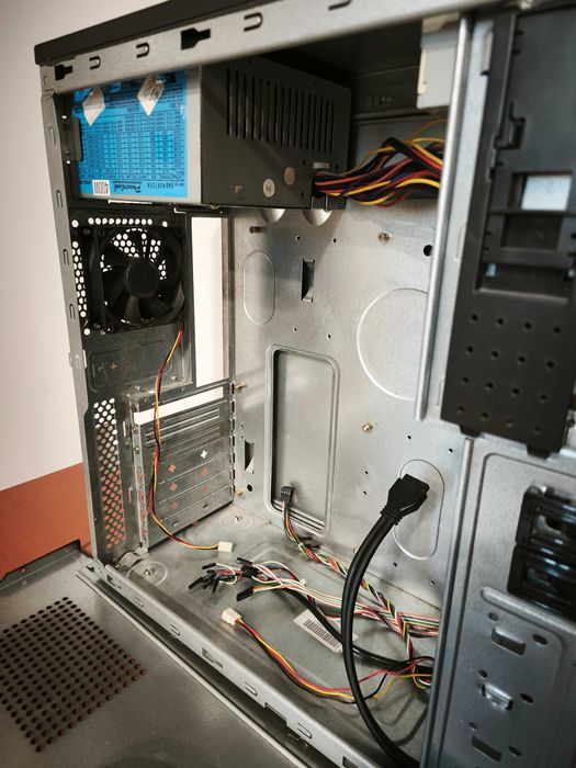 Carcasa PC ATX cu sursa USB 3.0