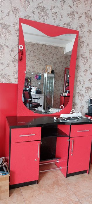 Mebel tryumo sotiladi srochna