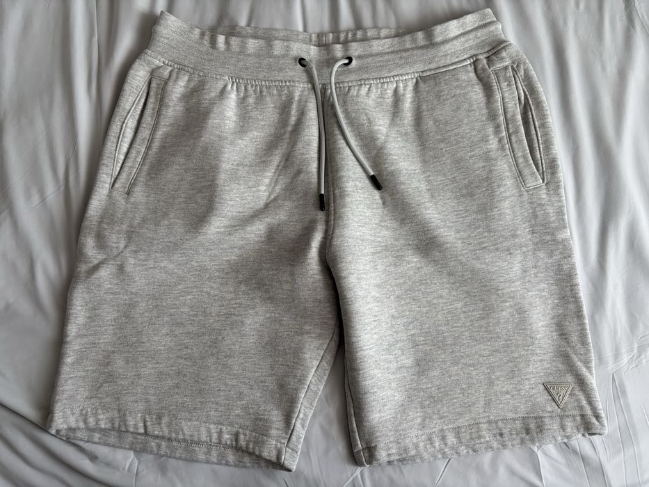 Pantaloni scurti Guess marimea L