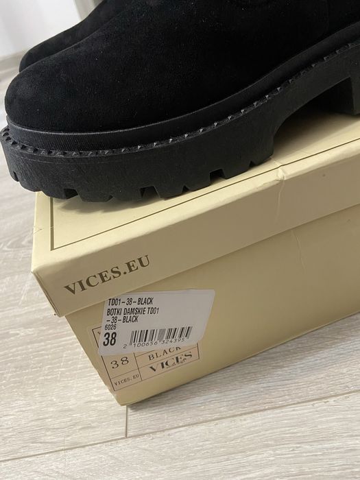 Ghete botine negre marca Vices marimea 38 piele întoarsa