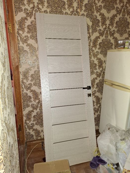 Продажа дверь  б /у    70 ×2 м