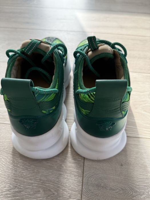 Versace chain reaction