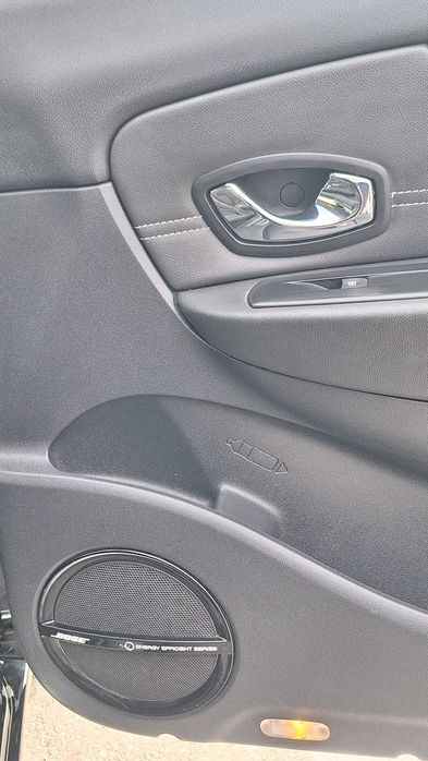 Vind Renault SCENIC 2012
