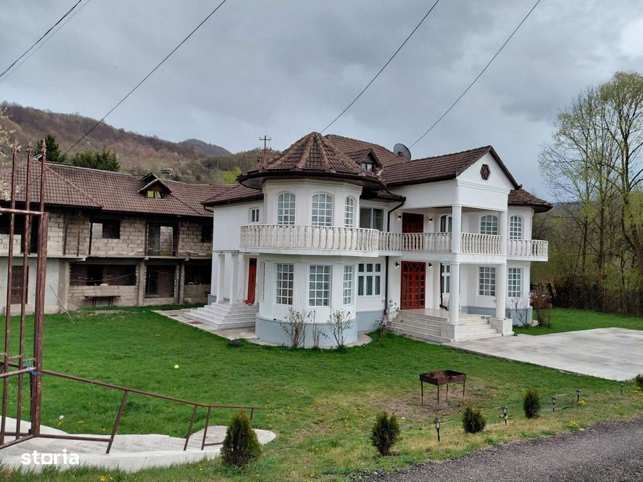 Casa cu 5 camere + teren intravilan de 1209 mp in Iscroni- Aninoasa