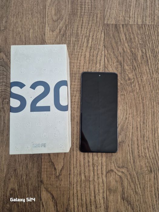 Samsung Galaxy S20 FE 128GB + Коробка