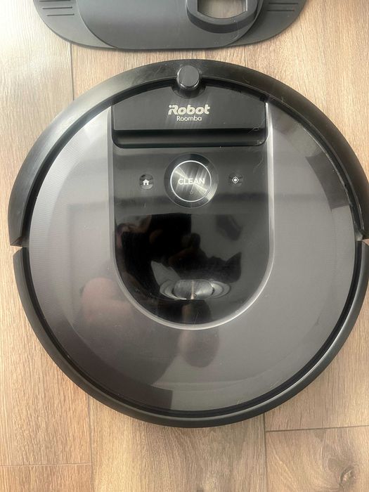 iRobot Roomba i7+ с Clean Base — самоизпразваща се станция