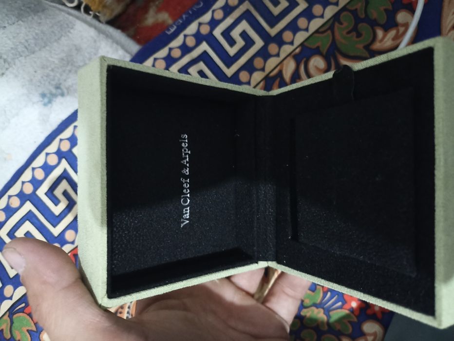 Коробочка / футляр Van Cleef & Arpels (оригинал)
