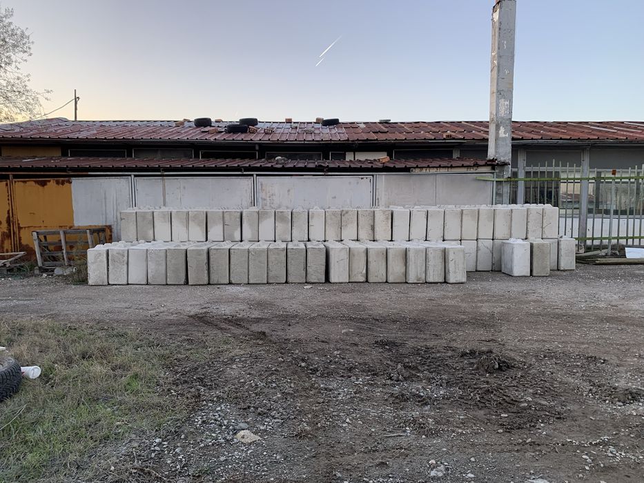 Бетонни блокове - взаимнозаключващи.