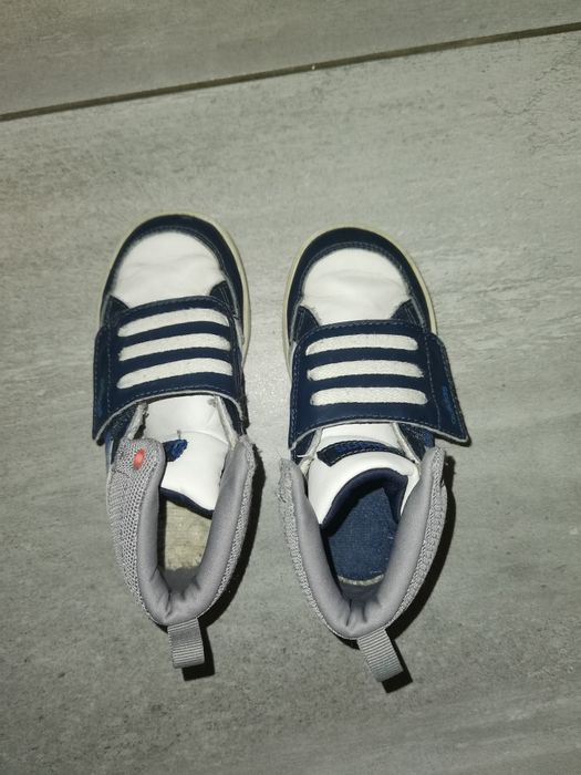 Продавам  детски маратонки Adidas