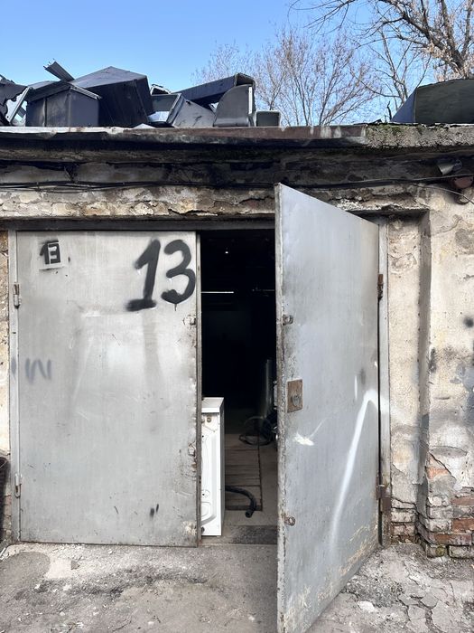 Гараж с дам в хорошие руки .