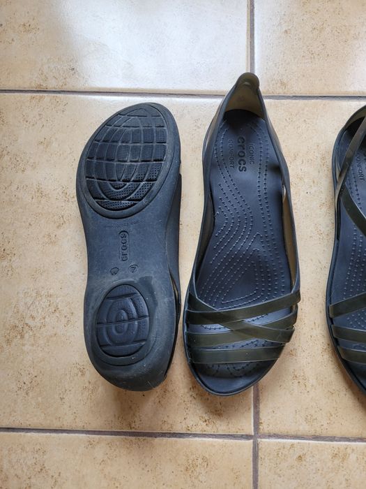Продам crocs женские