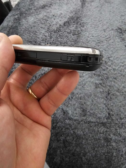 Продавам Nokia 6233