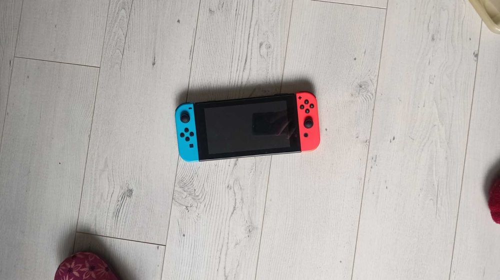 Nintendo switch с  четири игри и калъф