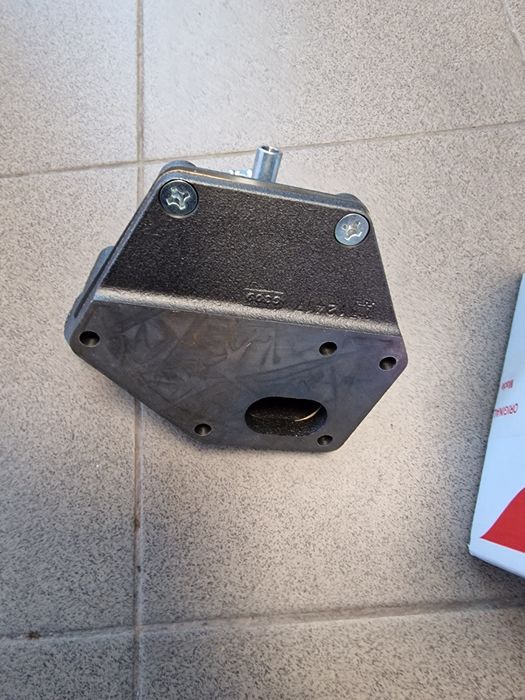 Pompa apa tractor fiat 211.215.250 fiat 311.315.411.415 preț 650 lei b