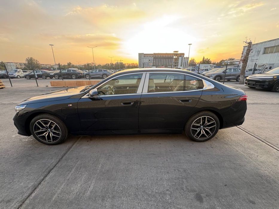 Bmw l5  40 L 2025 yil