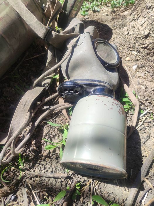 Продавам противогаз  WW2 - Царство България

Леко смачкана кутия ,  м