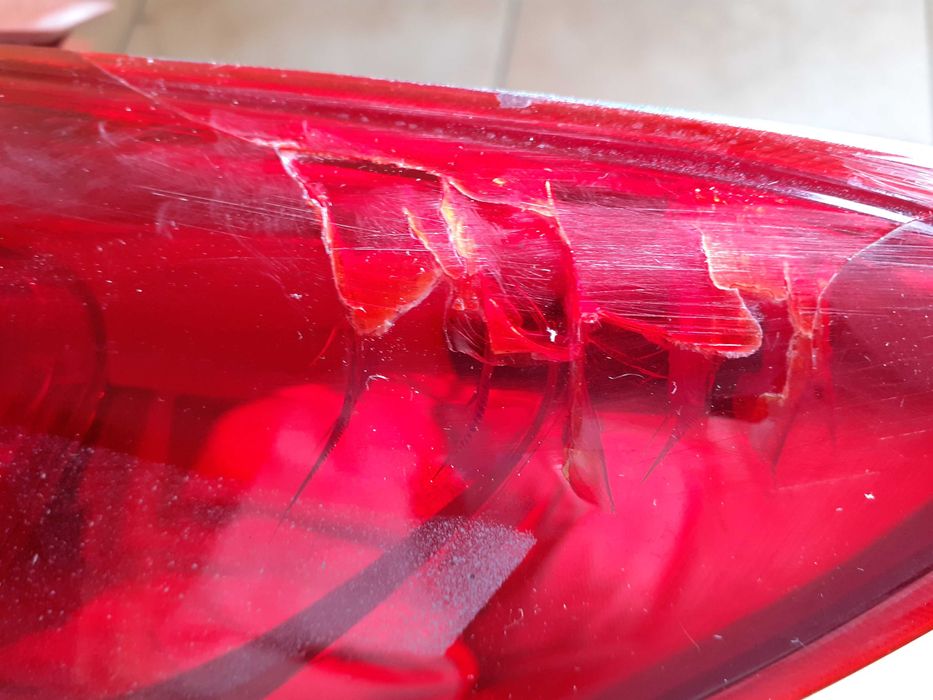 стоп заден десен за Мазда 2 леко спукан