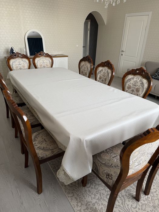 Стол со стульями