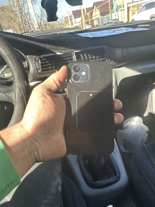 Айфон 12  на 64 гига